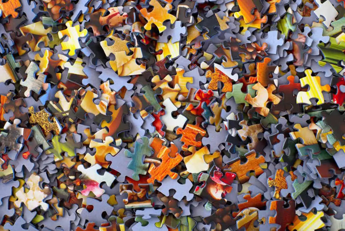 An image representing the challenges faced when adopting SmartThings, showing puzzle pieces with obstacles on the road