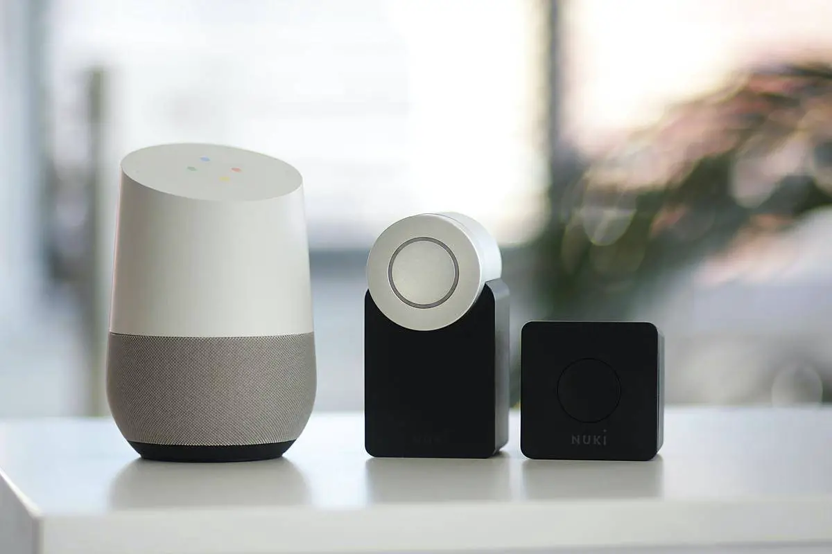 Image of a futuristic smart home with various connected devices and smart assistants, representing the trajectory of SmartThings’ innovation.